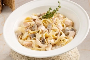 Паста с курицей и грибами
